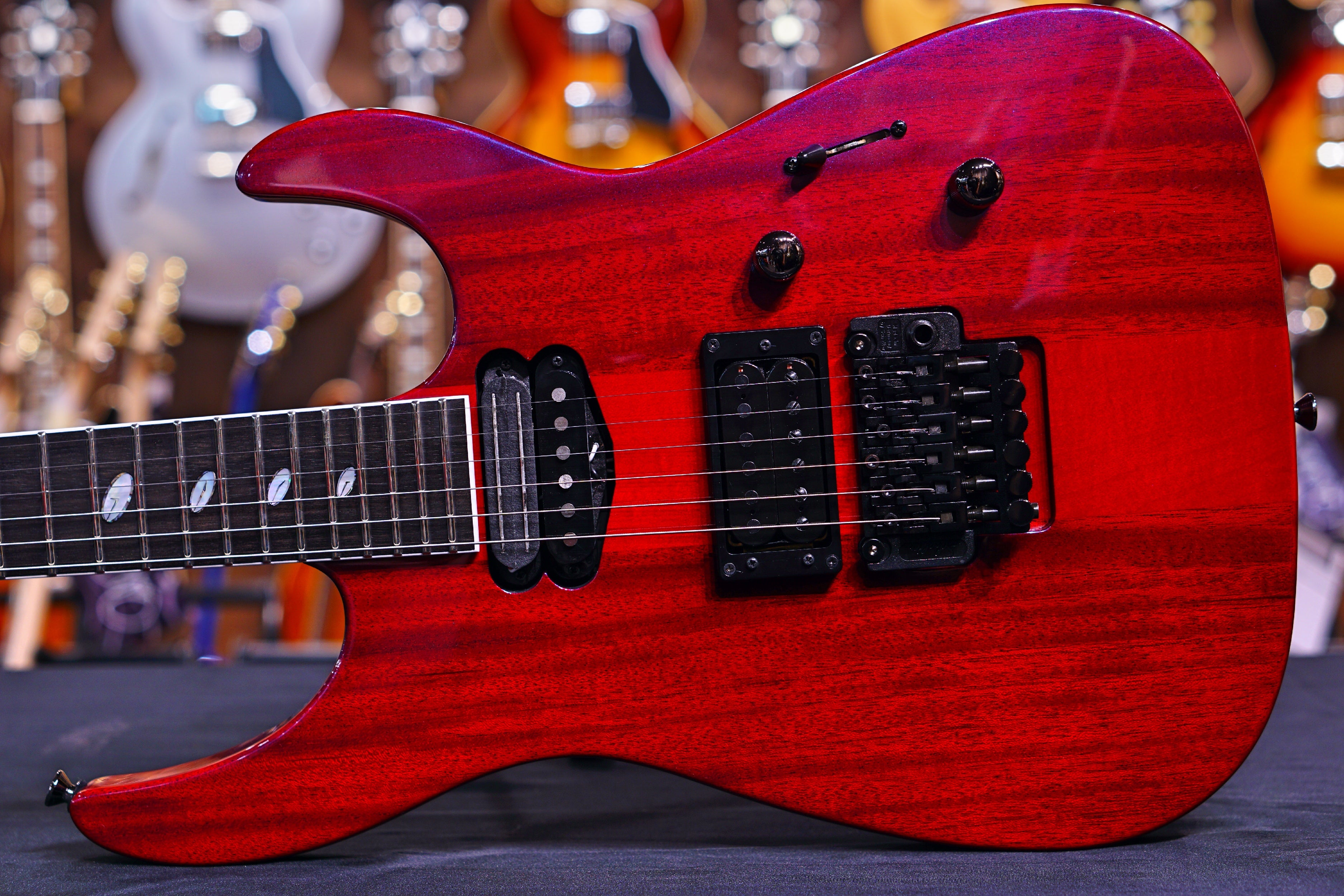 Caparison Dellinger Prominence Trans. Spectrum Red 6 string