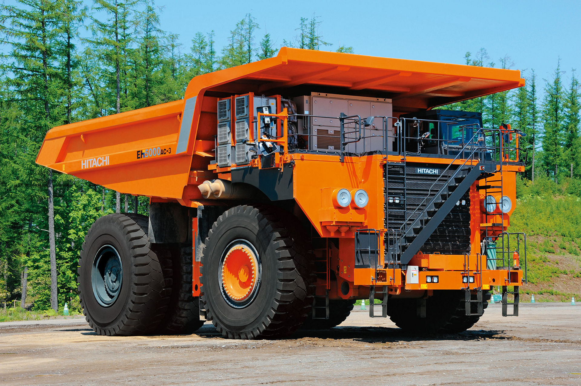 EH5000AC-3 Rigid Dump Trucks - Hitachi Construction Machinery