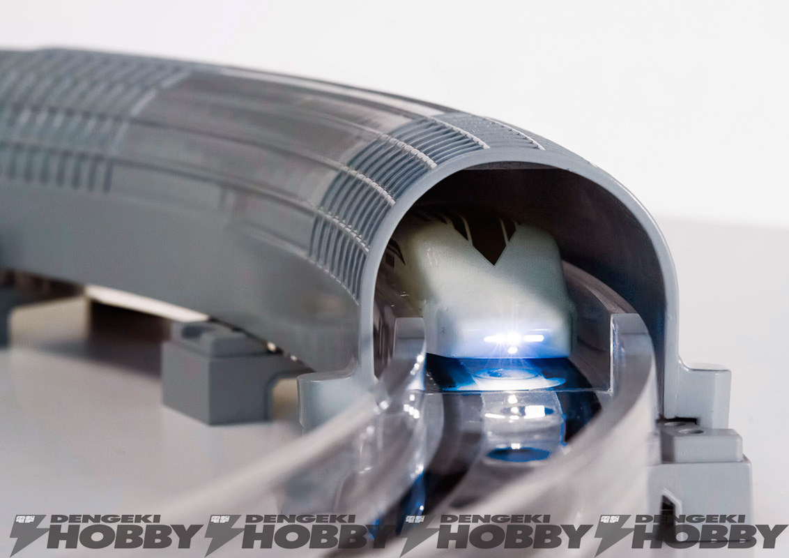 リニアライナー」の浮上と走行の仕組み、ツウな楽しみ方を開発担当者に