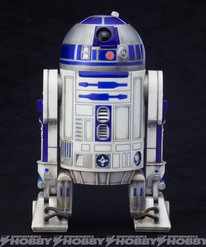 スター・ウォーズ / フォースの覚醒』より、R2-D2とC-3PO、BB-8の3体が