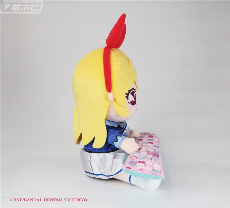 アイカツ！』星宮いちごが高さ約50センチのPCクッションに！「エン