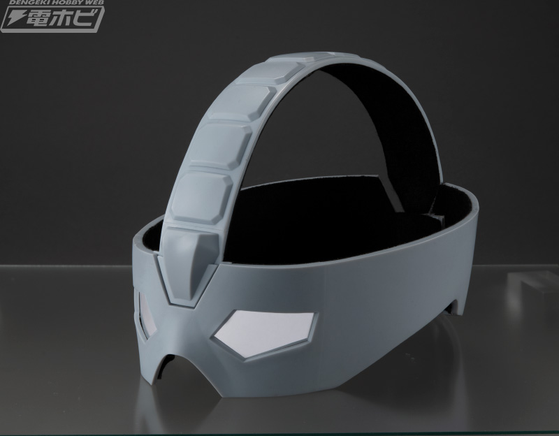 ガンダム』完全新規金型のシャアの1/1スケール「シュタールヘルム」が