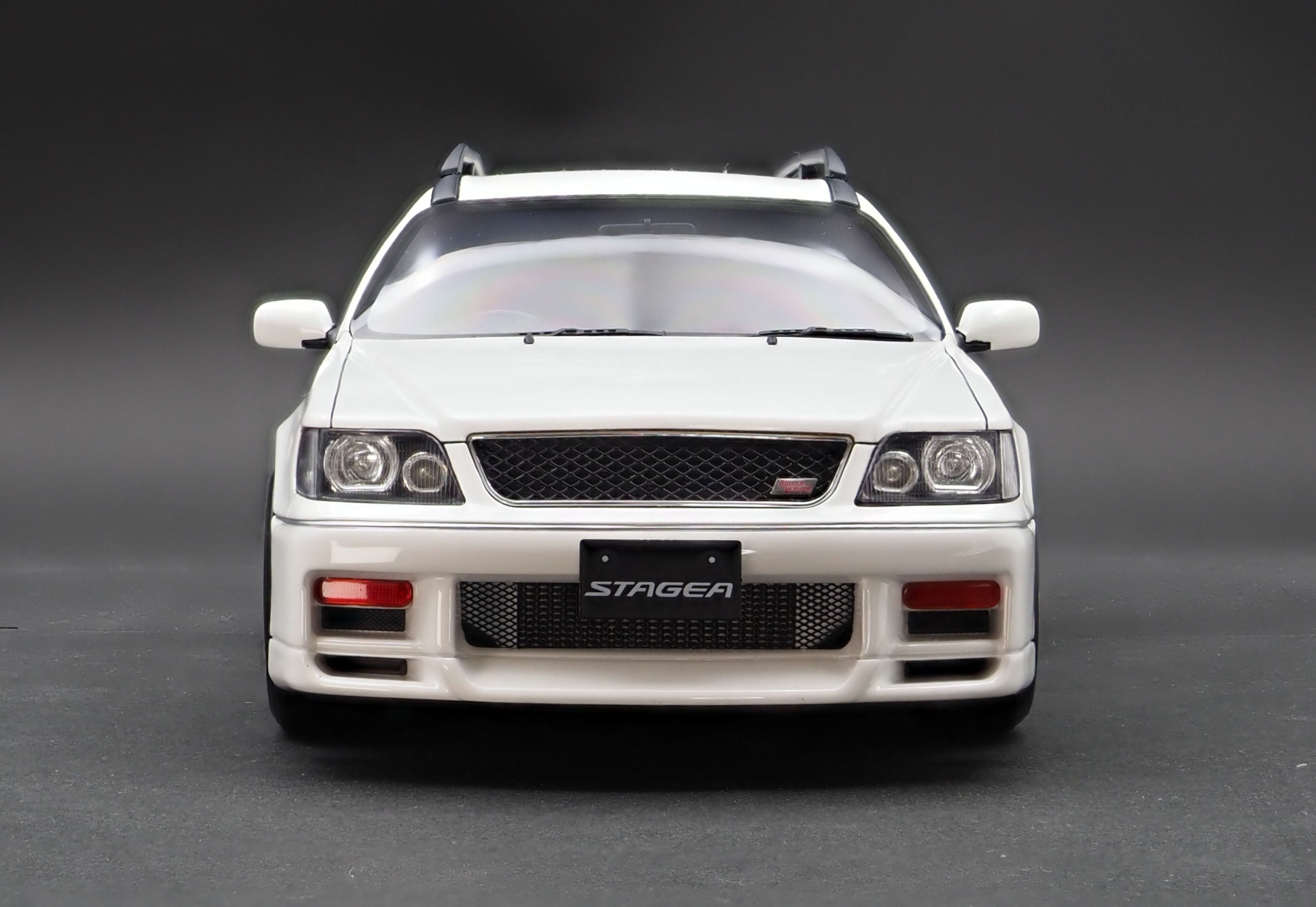 Ignition Model 1:18 Nissan STAGEA 260RS (WGNC34) White With