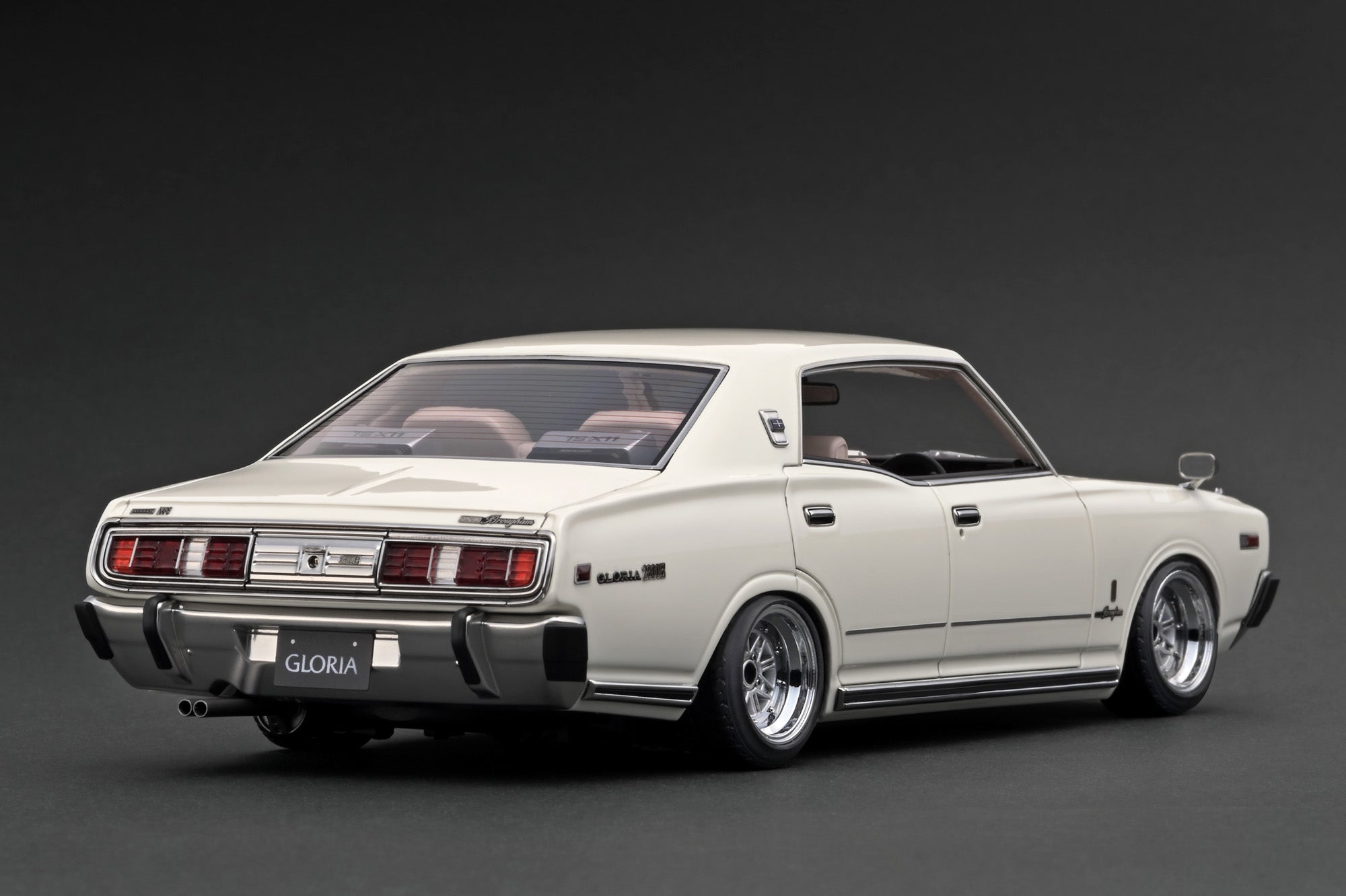 Preorder] Ignition Model 1:18 Nissan Cedric Brougham (330) White