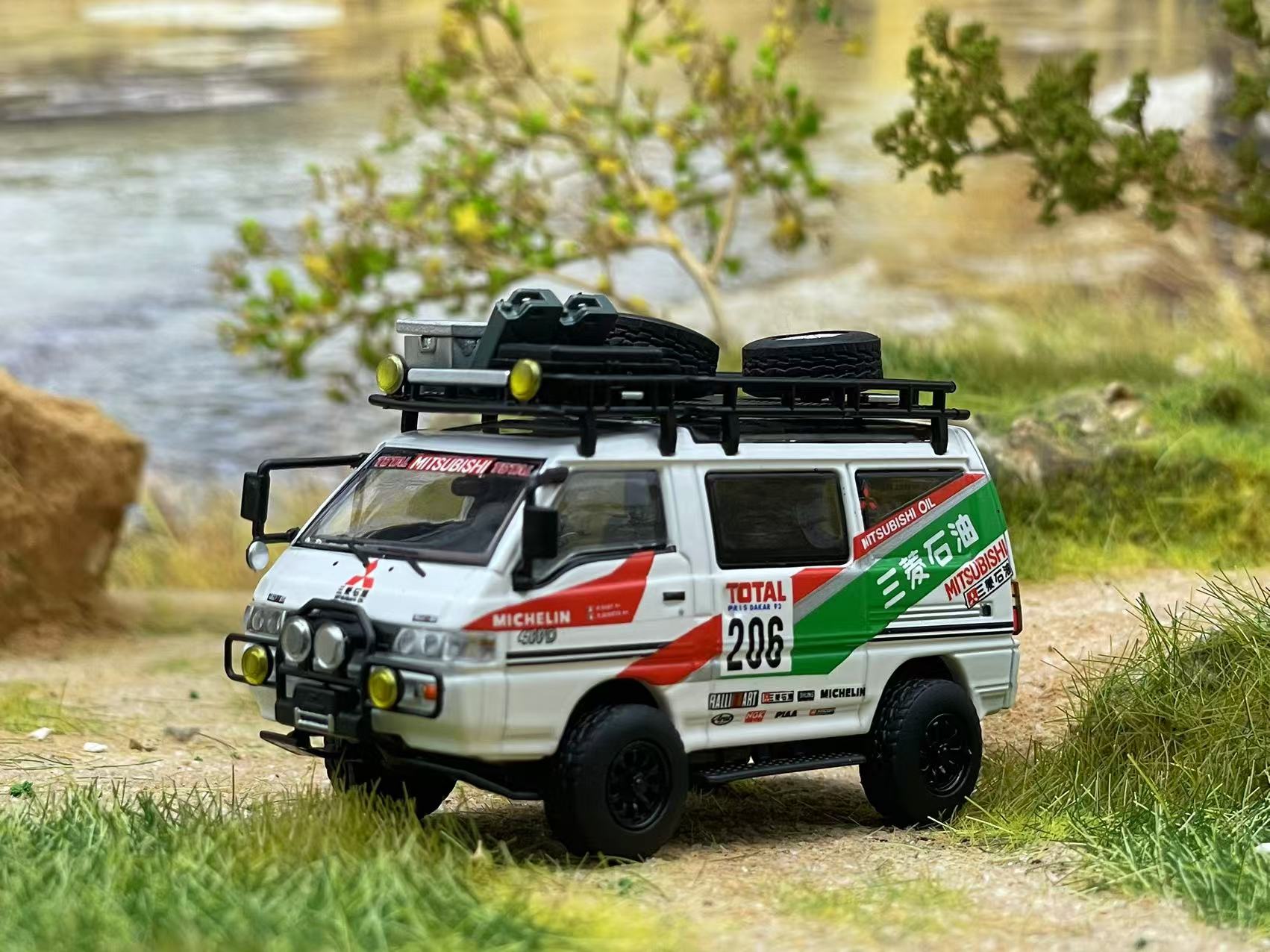 Preorder] Autobots Models 1:64 Mitsubishi Delica (4 Colors