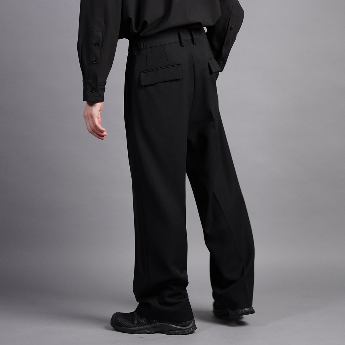 イレニサの2タック ワイドパンツ2025 ver. | HUES 福岡セレクトショップ