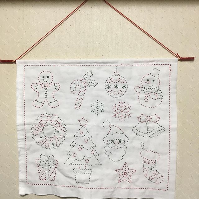 クリスマスの刺し子完成しました🎅壁に掛けてタペストリー風にしました