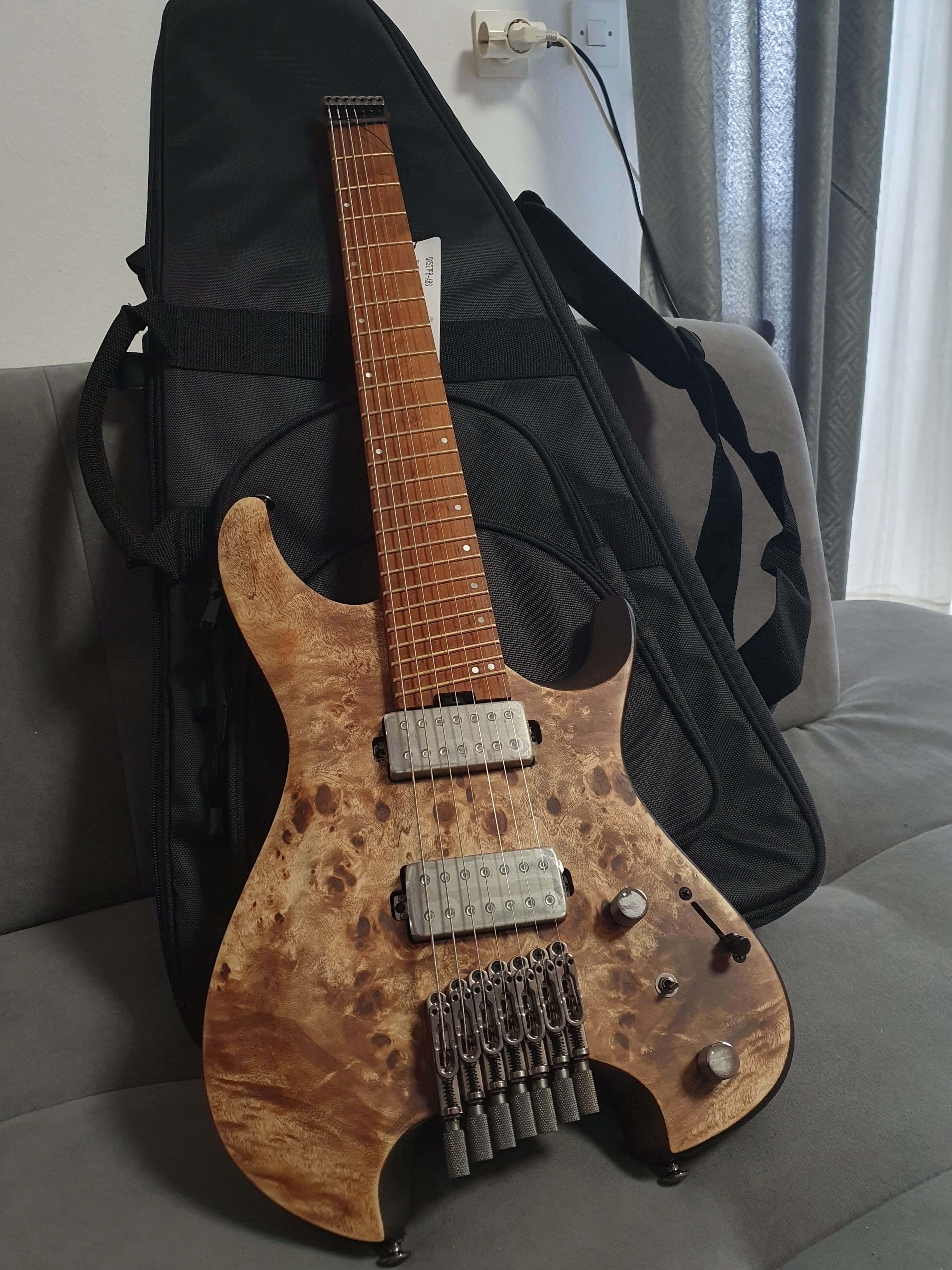 はい、これが2本目の7弦ギターで、Ibanez qx527pbだよ。 : r/7String