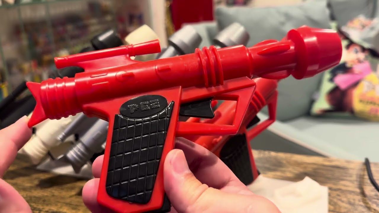 PEZ 80s Space Guns - all 4 PEZ plus 2 rare knock-offs - YouTube