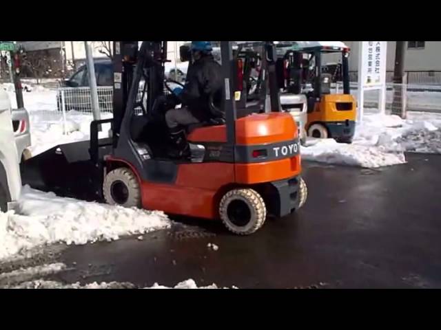 フォークリフトアタッチメント『雪かき用バケット』 - YouTube
