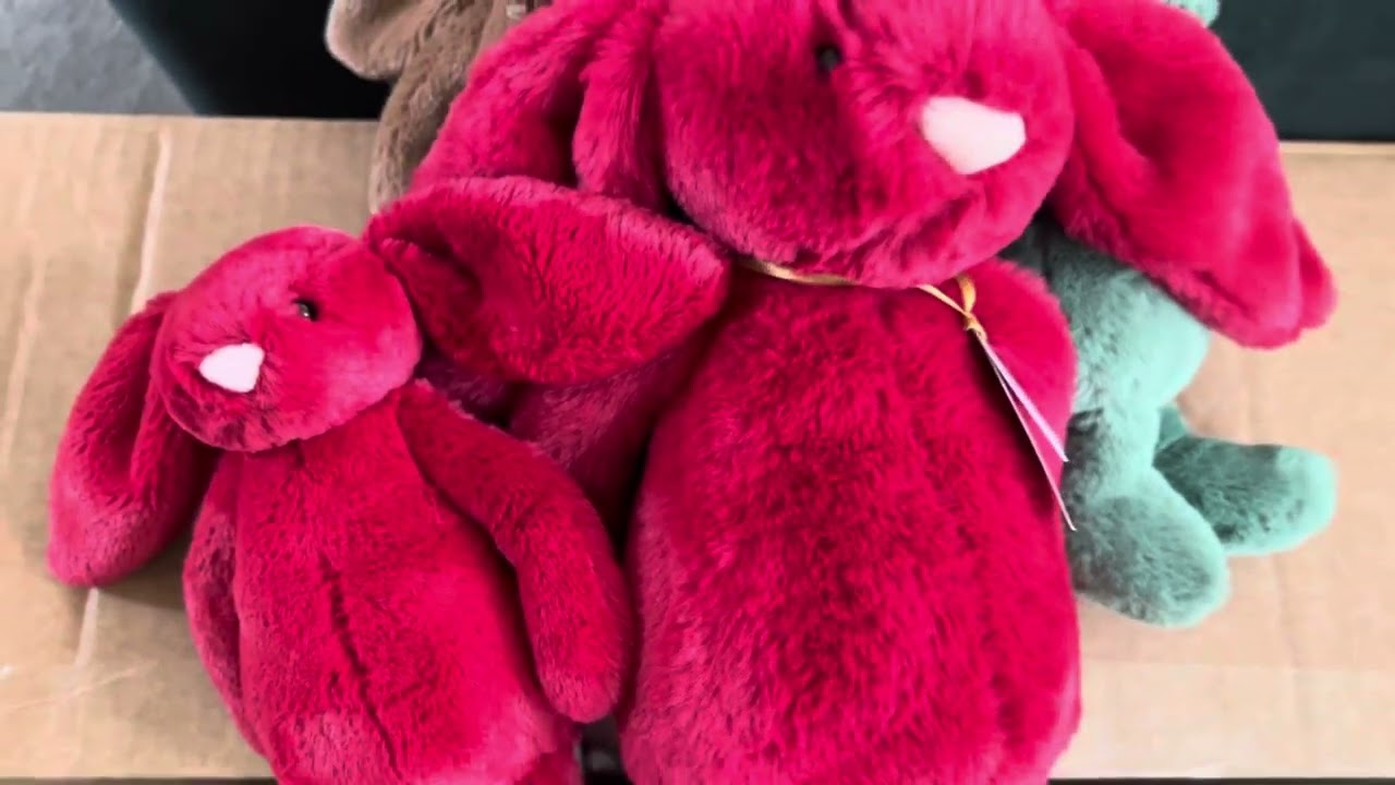 REVIEW-Jellycat Luxe Scarlett Bunny vs Jellycat Bashful Cranberry