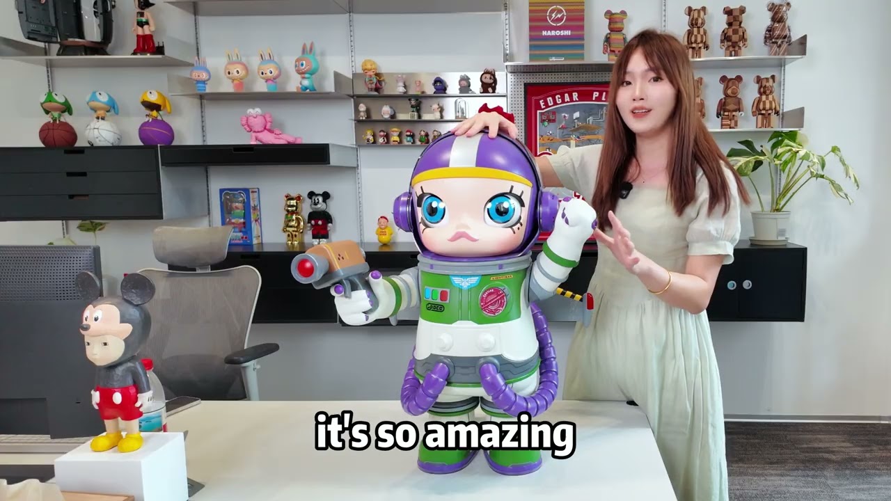 Molly Buzz Lightyear 1000% unboxing - YouTube