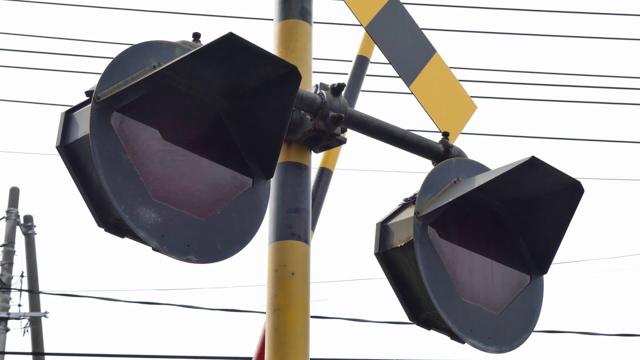 珍!? 踏切警報灯 IN形 1995/1 東邦電機工業 第一新堀踏切 - YouTube