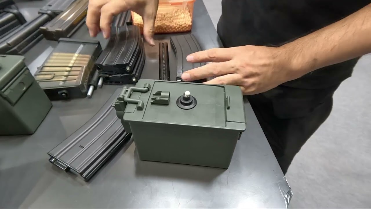 東京マルイ BBオートローダー 全日本模型ホビーショー - YouTube