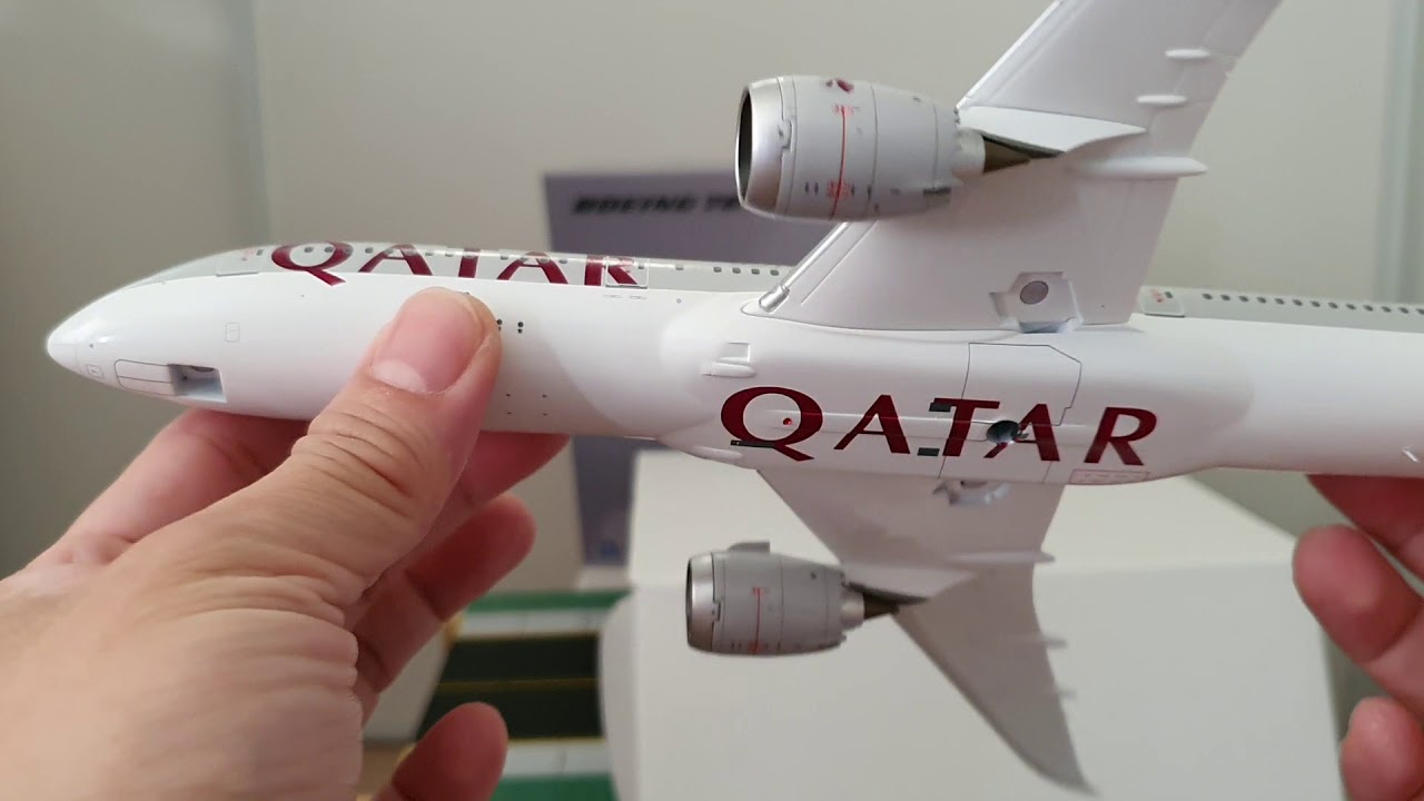 Qatar 787-9 DreamLiner Unboxing in 1:200 scale by JC Wings - YouTube
