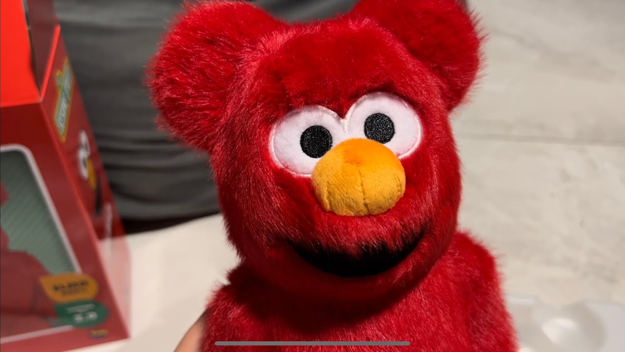 Unboxing Bearbrick X Elmo 400% costume 2.0 - YouTube
