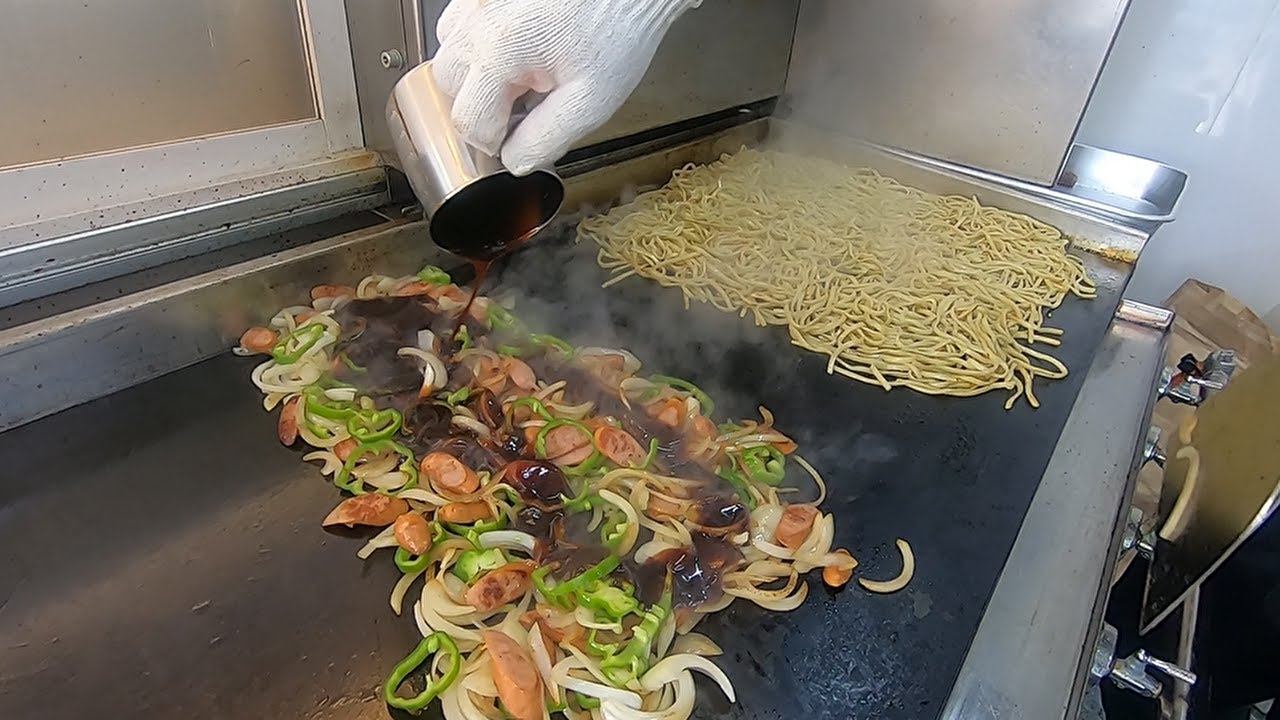 焼きそばキッチンカー密着！社長自ら大型鉄板で豪快に焼く変わり種