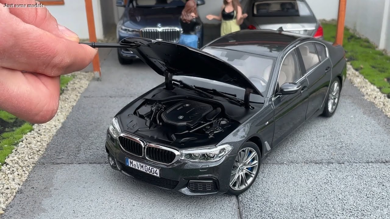 1:18 BMW 530d M Sport (G30) 2017, Sophisto grey - Kyosho [Unboxing