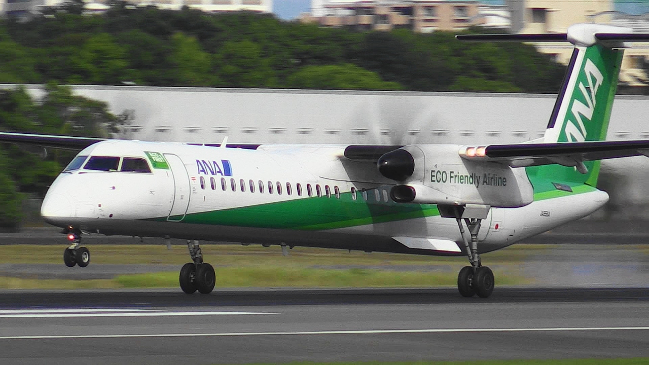 Dash 8] ANA Wings Bombardier DHC-8-400 JA856A LANDING OSAKA Int'l