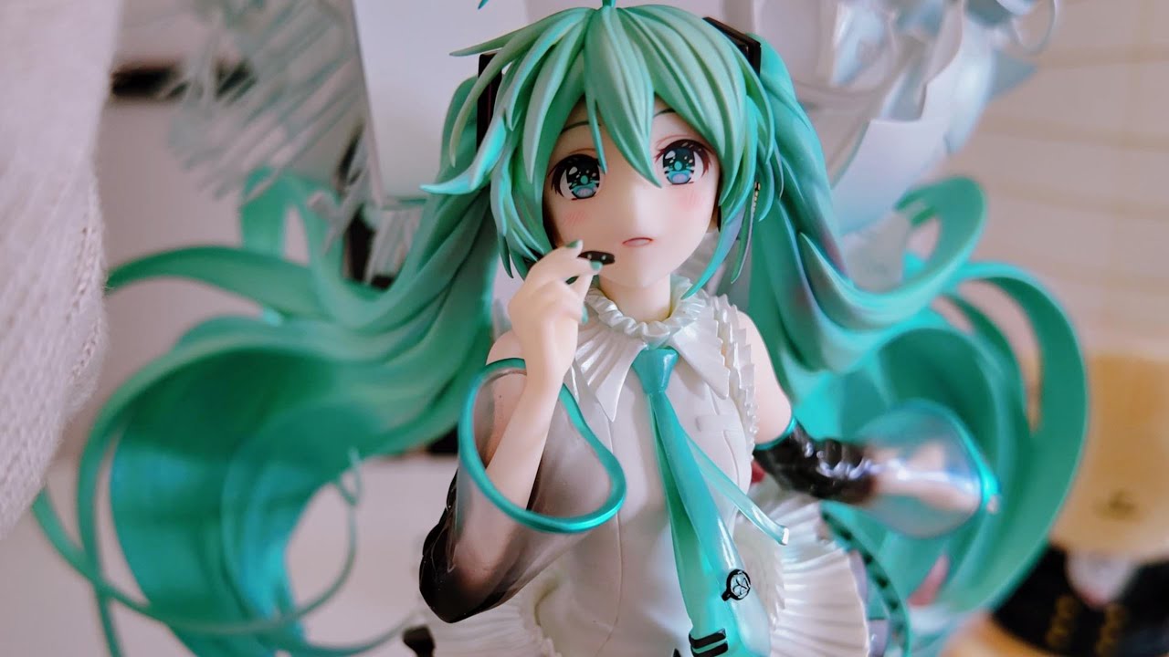 Miku ミク Happy 16th Birthday 1/7: Full Assembly scale figure