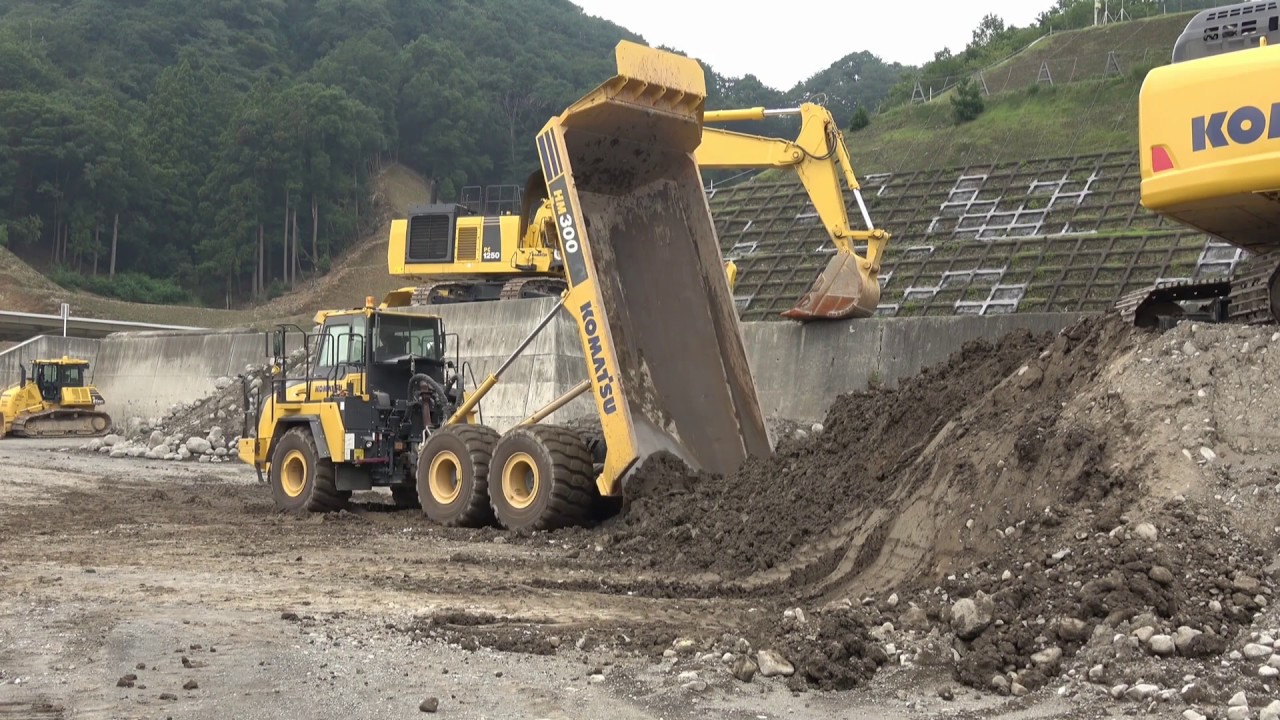 コマツ アーティキュレートダンプトラックHM300（はたらくくるま