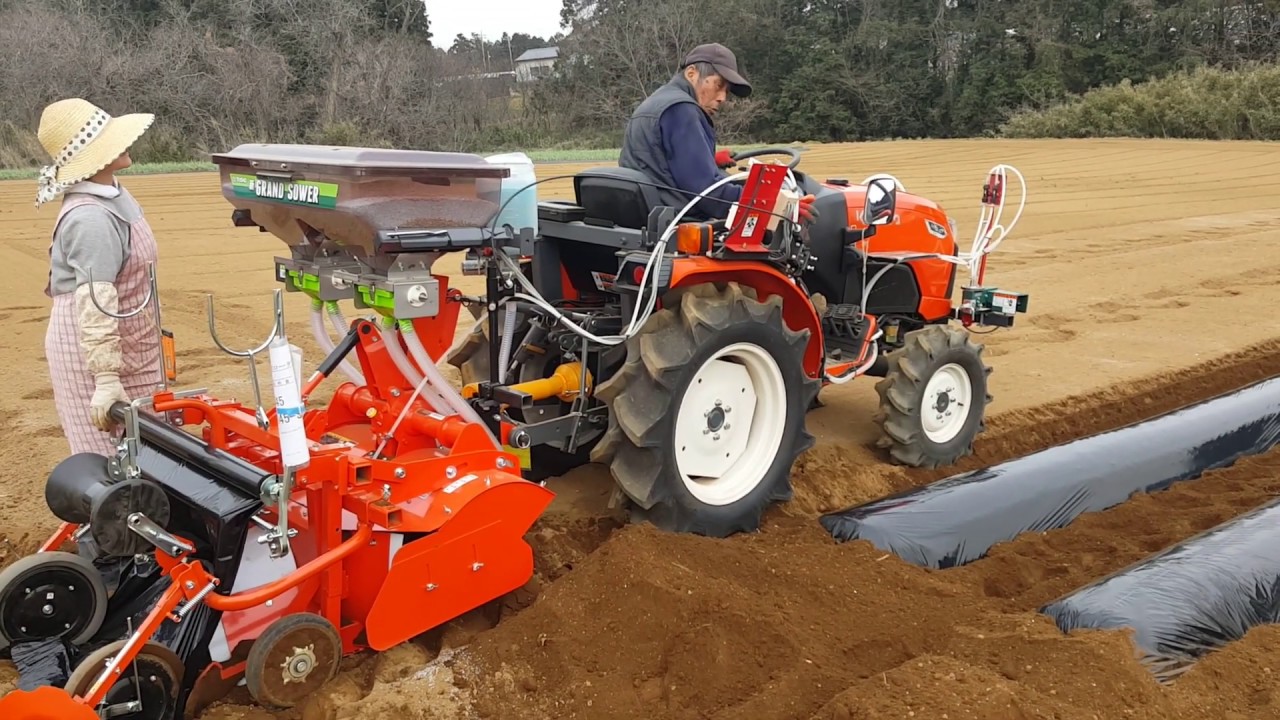 NB21マルチロータリー(塙農機具組み付け)作業 - YouTube