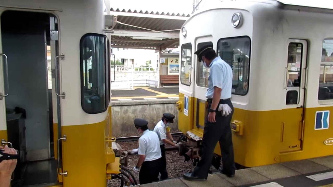 ことでん仏生山駅 スピード切り離し作業 - YouTube