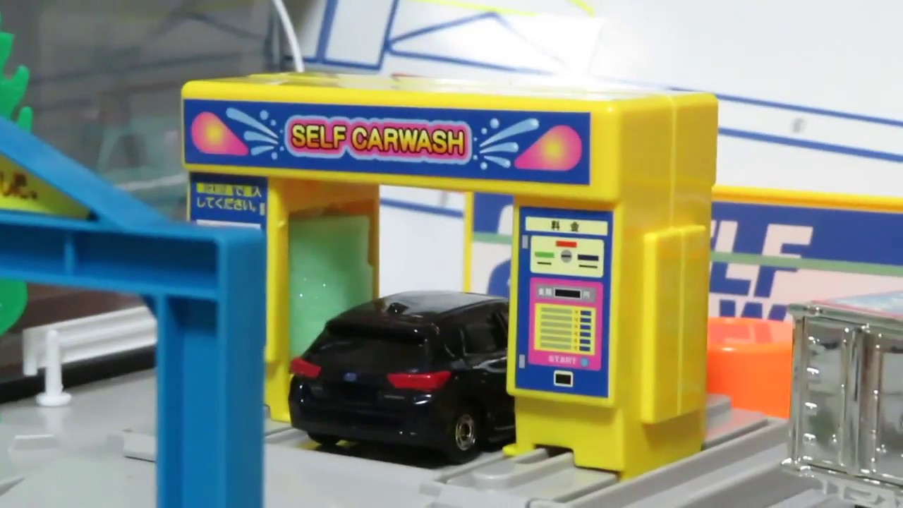 I tried playing at the Tomica Town Coin Car Wash - YouTube