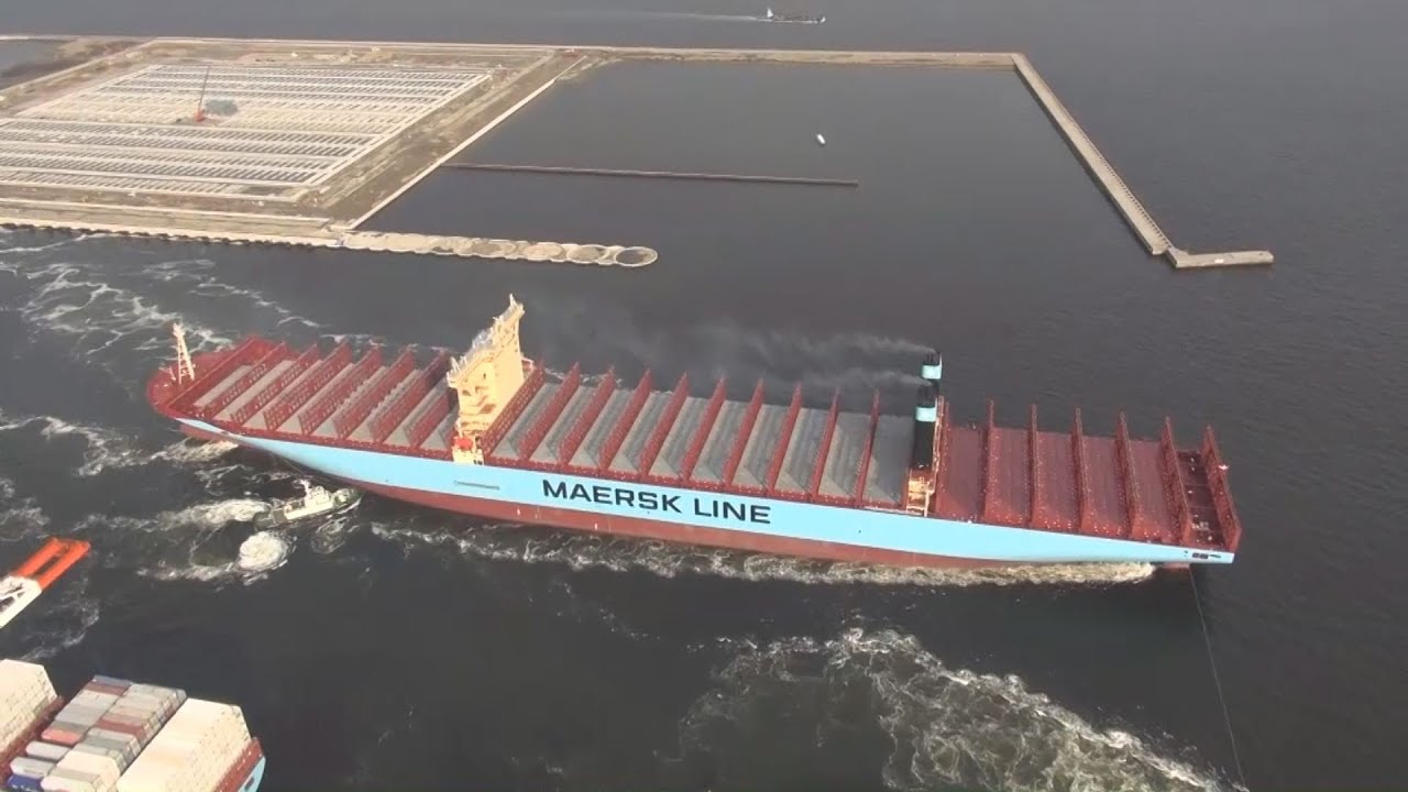 世界最大のコンテナ船寄港 全長400メートル、横浜に - YouTube