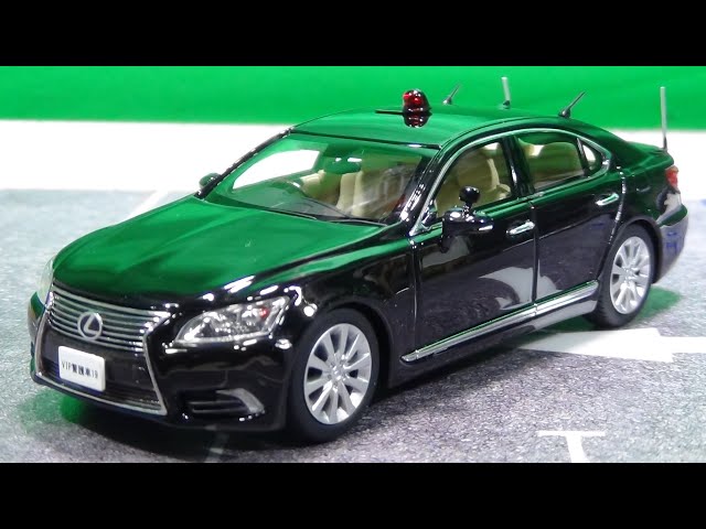 アンテナビンビン、助手席には無線機！ レイズ レクサスの警護車両