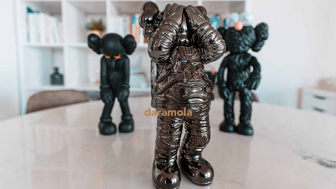 Kaws Holiday Space Unboxing - YouTube