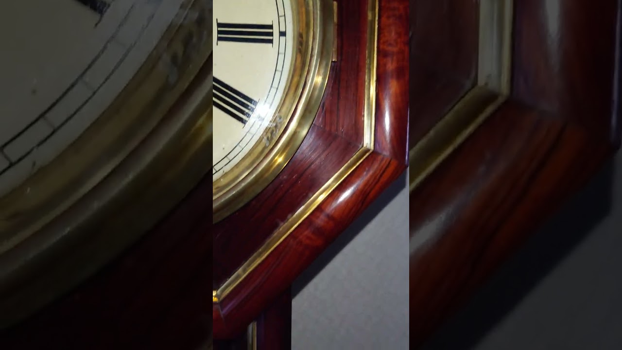 Waterbury 金縁八角ゼンマイ振り子時計 - YouTube