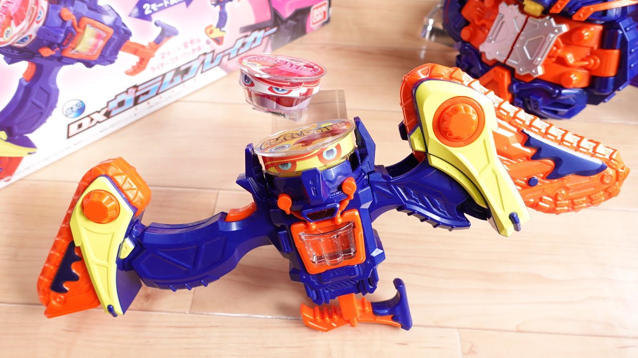 Transforms into a bow and a sickle in two modes! DX Vlam Breaker