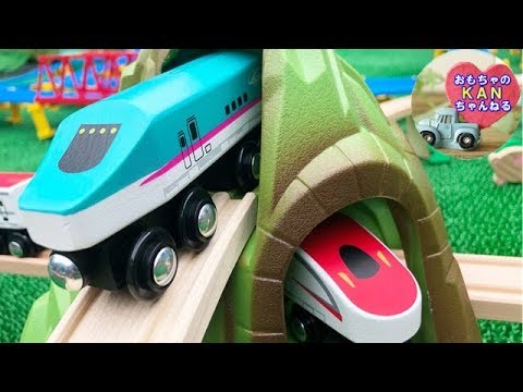 Wooden Shinkansen Hayabusa & Komachi are connected!assembled a set