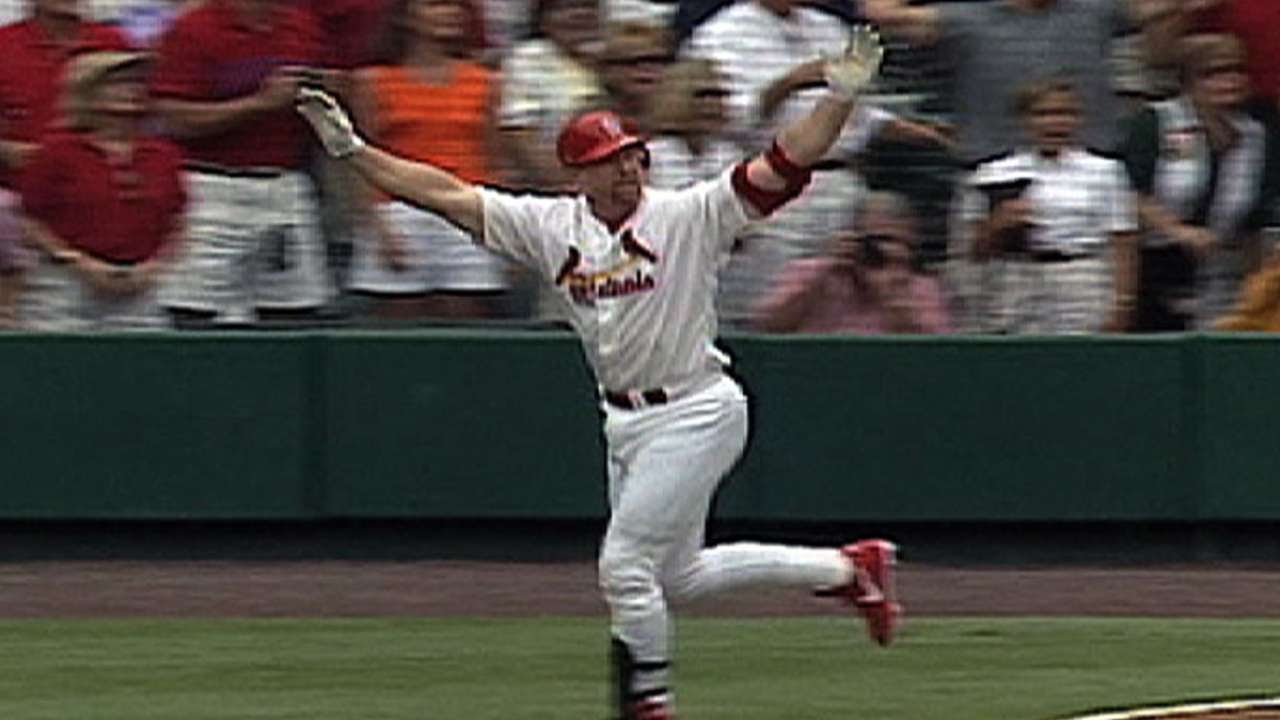 McGwire hits his 61st homer, tying Maris - YouTube