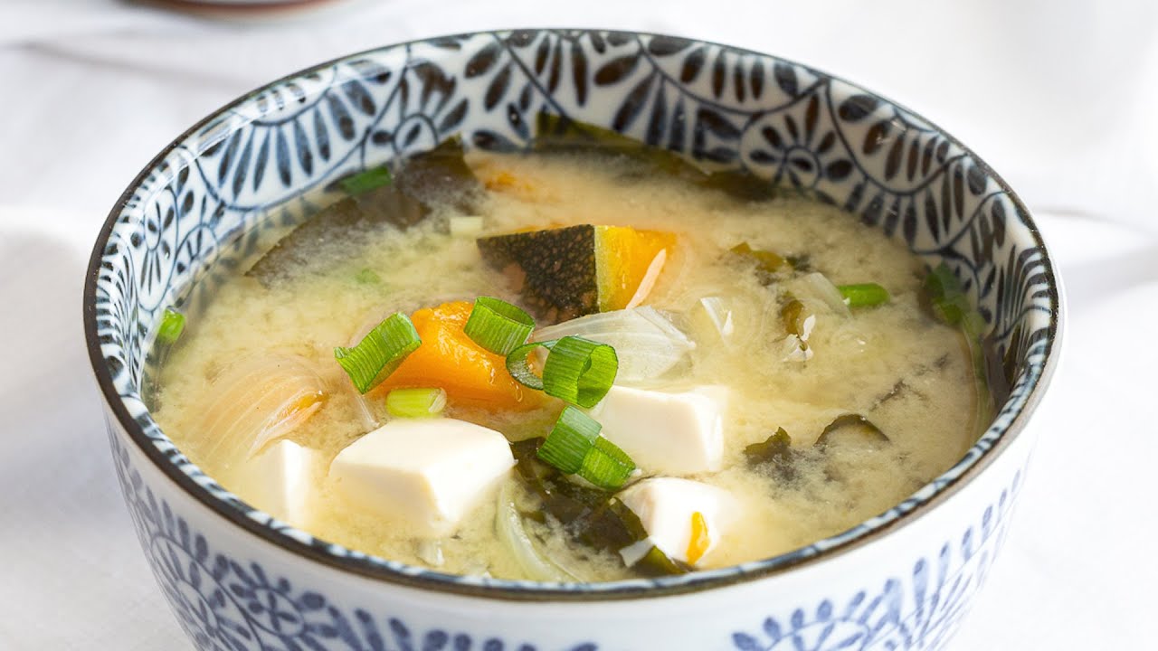 Quick Japanese Miso Soup Recipe [Ready in 10 Minutes!] - YouTube