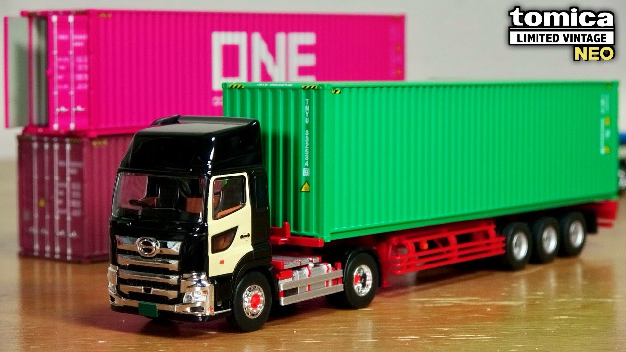 今度は黒と緑・赤のコントラストがカッコいい！トミカリミテッド