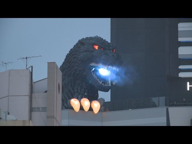 ゴジラの頭が歌舞伎町に出現 特別住民票交付、新宿観光特使に 