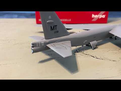 Herpa 1/200 B-52H Stratofortress review! - YouTube