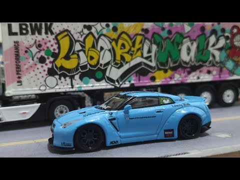 MINI GT LB-WORKS Nissan GT-R (R35) Light Blue Collection Garage