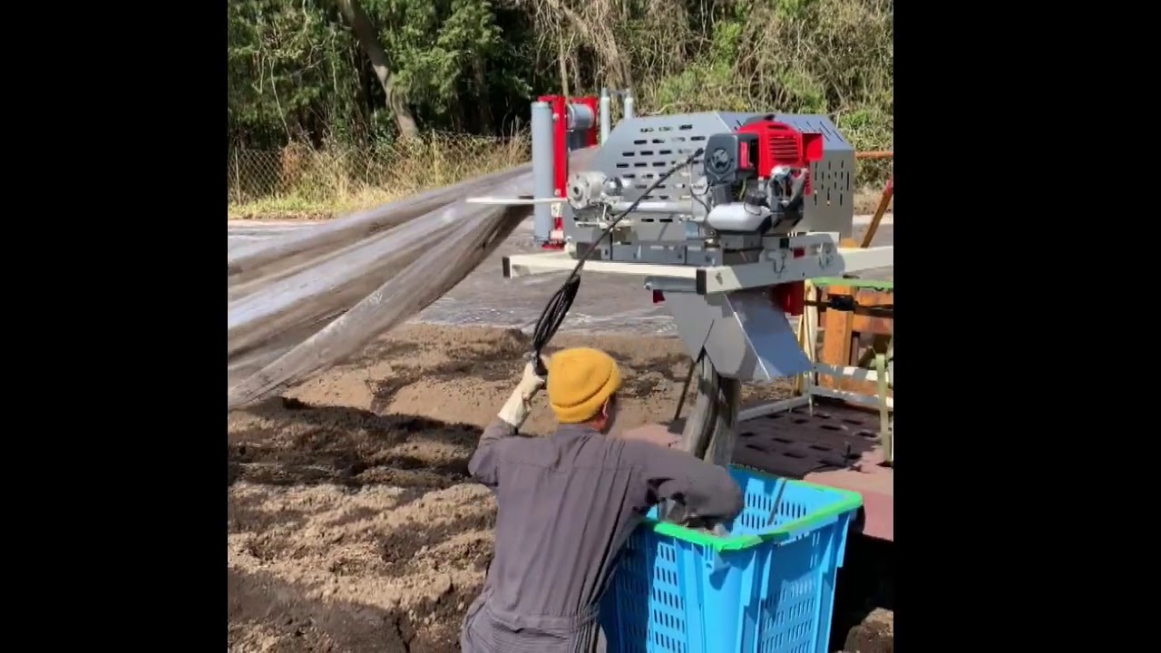 イリノ(岡山農栄社) ハウスシート巻上機 - YouTube