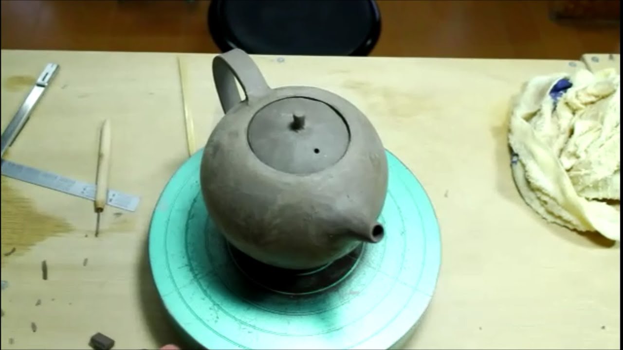 陶芸】手びねりで作る後ろ手急須（ポット）【JAPANESE POTTERY】 - YouTube