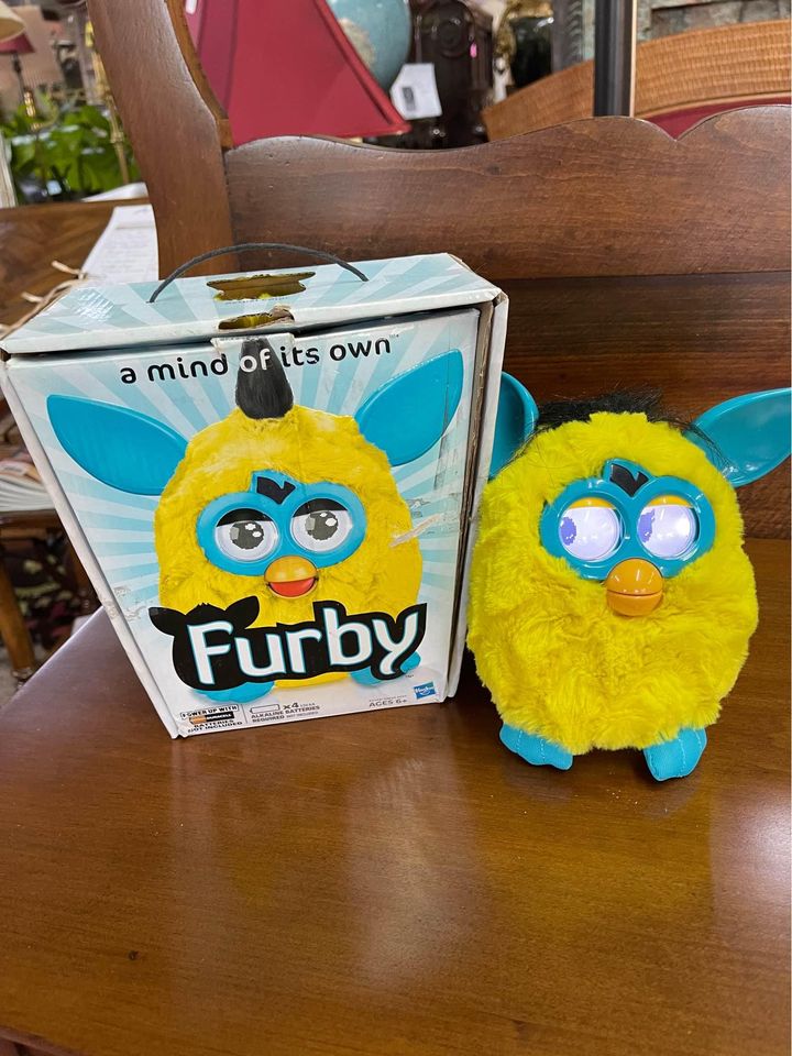 Furby From 2012 - Got Legs Furniture & Décor