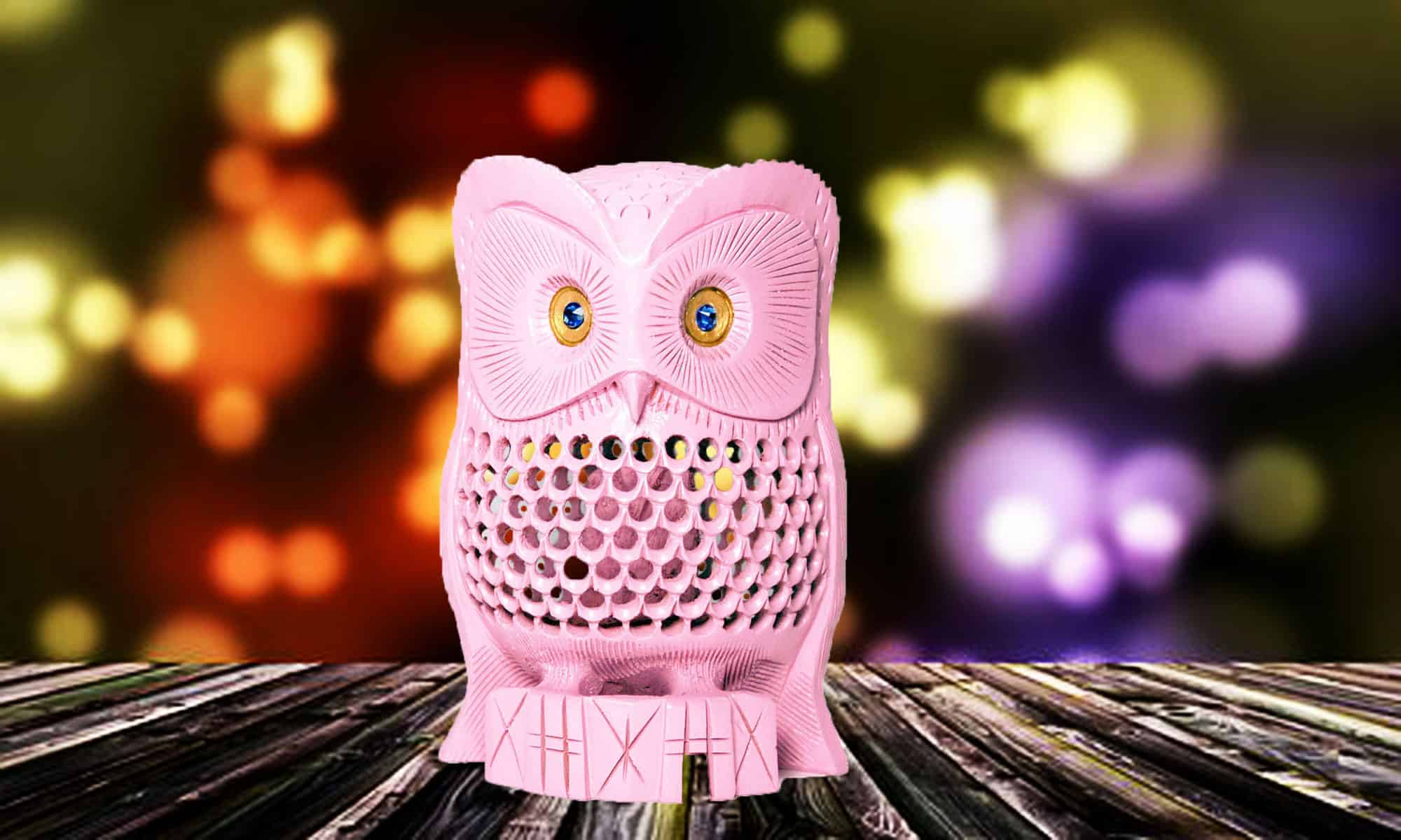 幸運を呼ぶ鳥 ピンクのフクロウ | 世界の縁起物