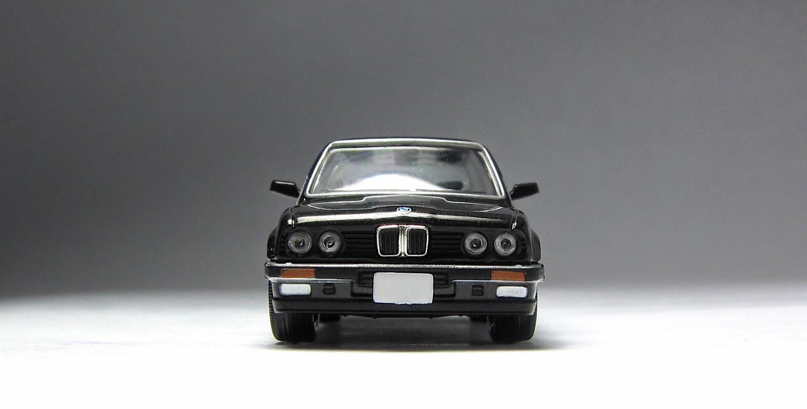 First Look: Tomica Limited Vintage BMW 325i 4-door in both black