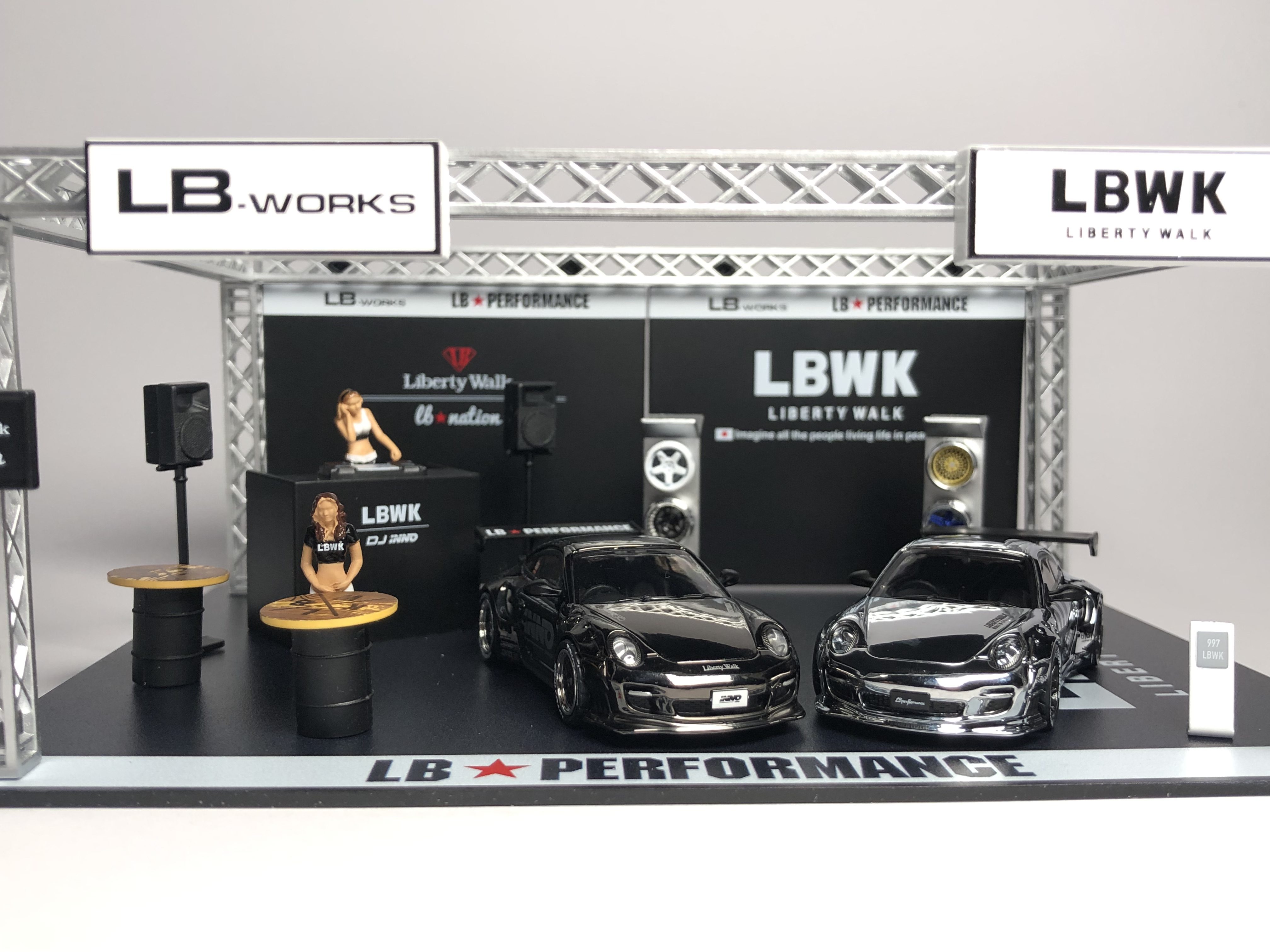 Inno64 diorama with exclusive 997 chrome LBWK (and a bunch of 997
