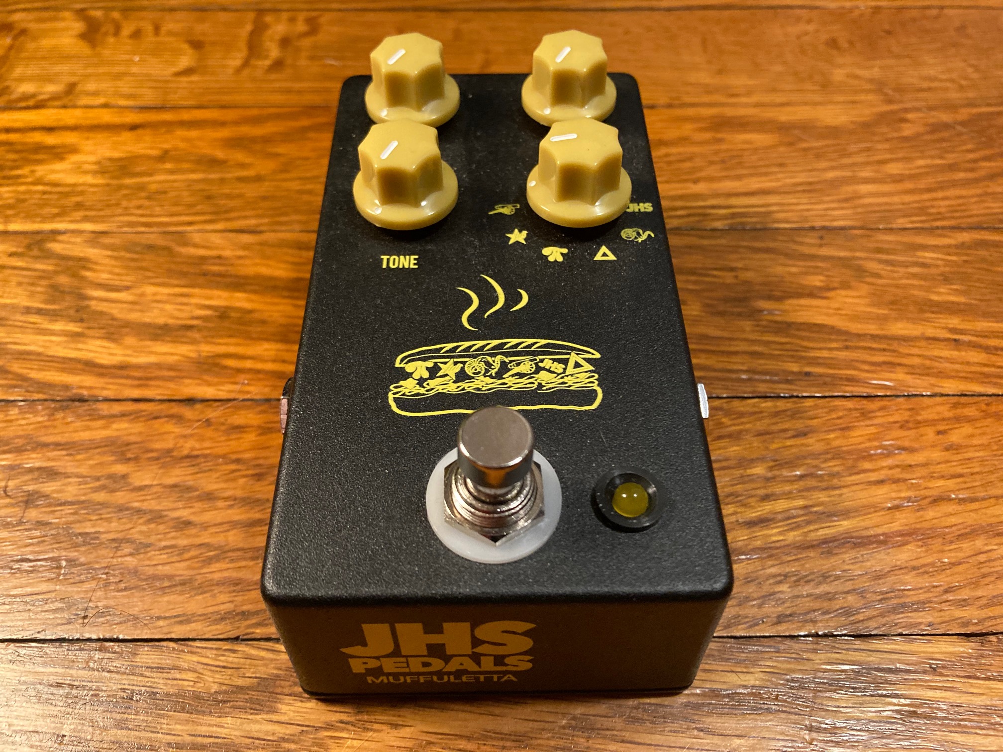 JHS Muffuletta Review: 6 Doses of Big Muff Fuzz - Monster Riff
