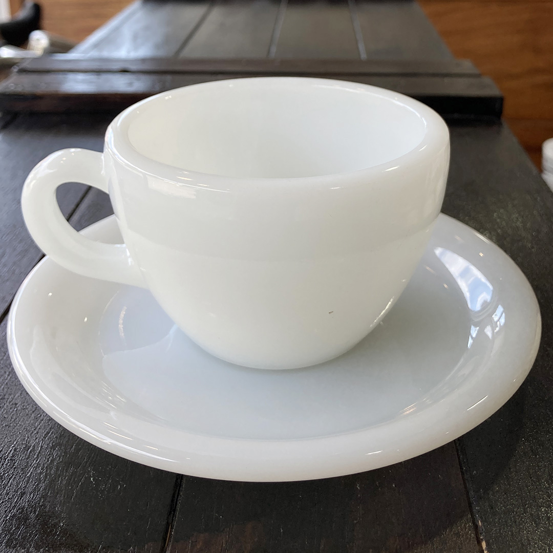 レア品！Fire-kingホワイトのヘビーマグとエキストラヘビーカップ