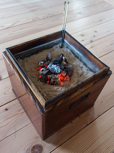 箱火鉢、始動♫ | 囲炉裏暖炉のある家 tortoise＋lotus studio