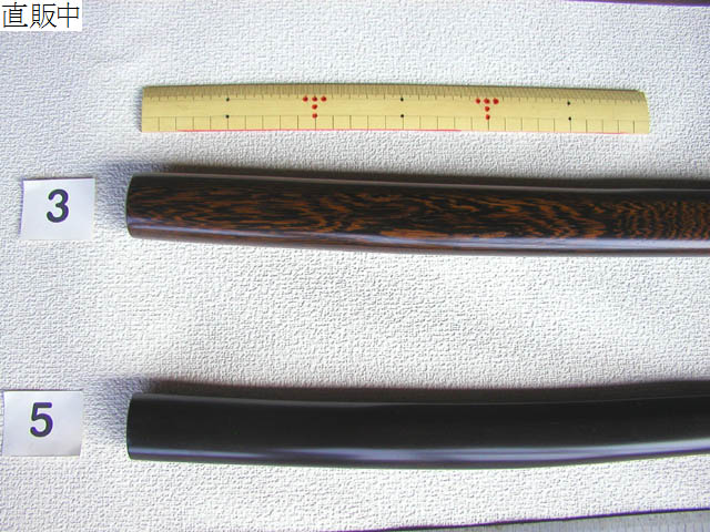 10135 日本の木刀 [3]鉄刀木(タガヤサン) 大・[5](ア)黒檀 小[拡大